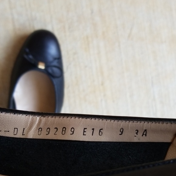 Size 9N Salvatore Ferragamo Black Loafers - Picture 7 of 8